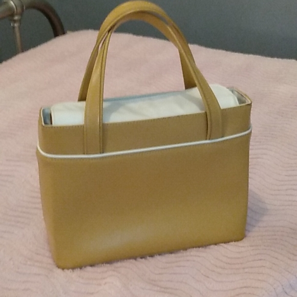 Longchamp Handbags - Longchamp Small Leather Purse Tan